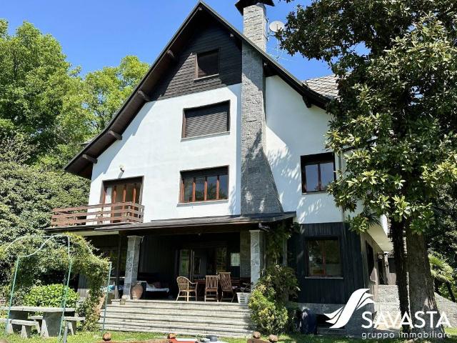 Villa in vendita a Arona NO