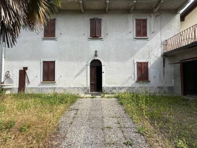 Villa in vendita a Arona NO