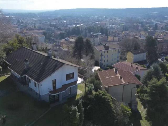 Villa in vendita a Arona NO