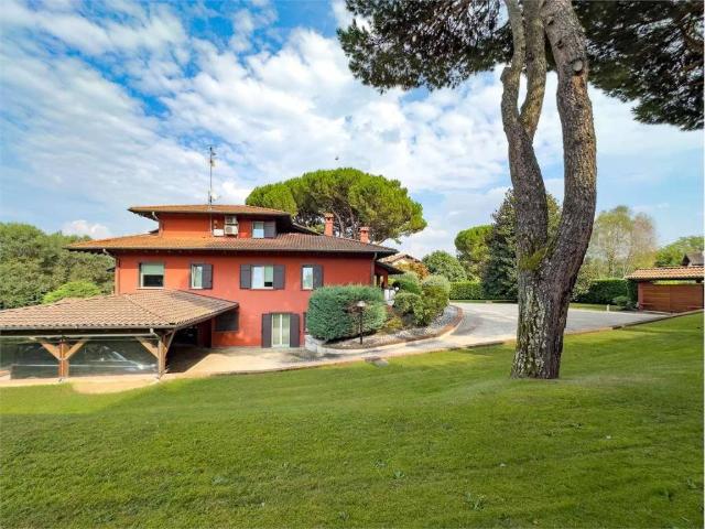 Villa in vendita a Arona NO