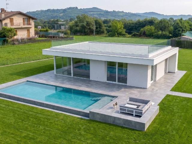 Villa in vendita a Arosio CO