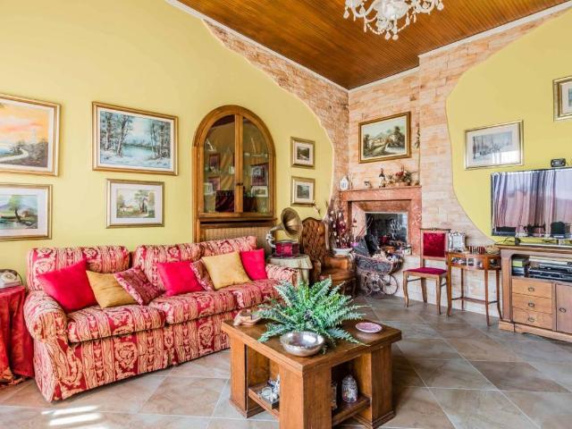 Villa in vendita a Arsago Seprio VA