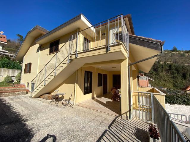 Villa in vendita a Ascoli Piceno, Borgo Solest