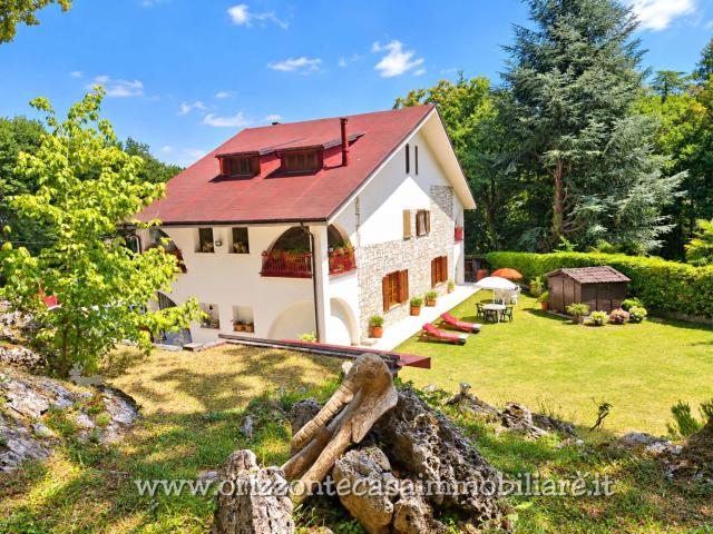 Villa in vendita a Ascoli Piceno, Carpineto