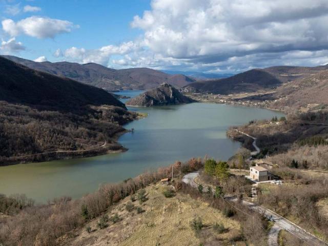 Villa in vendita a Ascrea RI