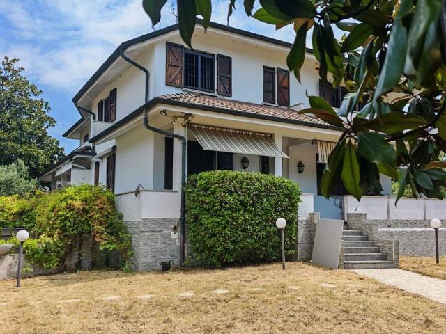 Villa in vendita a Assago MI