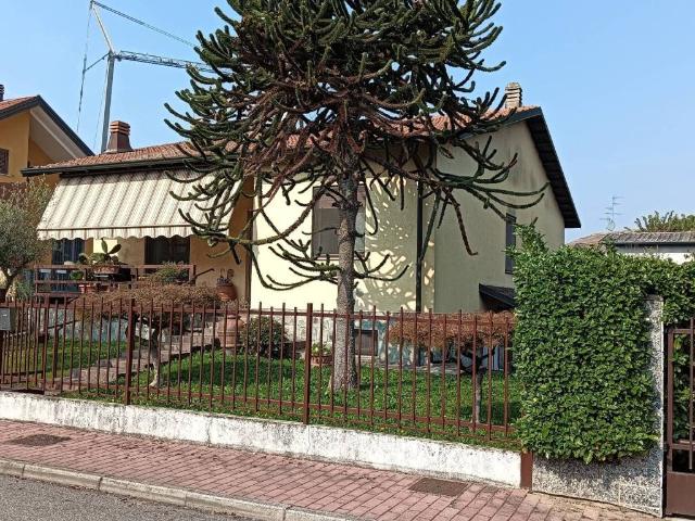 Villa in vendita a Assago MI