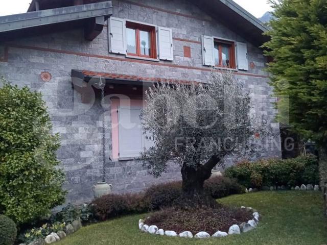 Villa in vendita a Asso