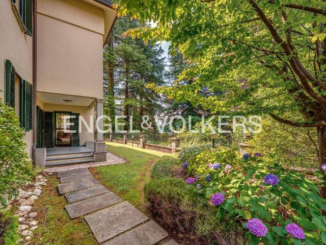 Villa in vendita a Asso CO