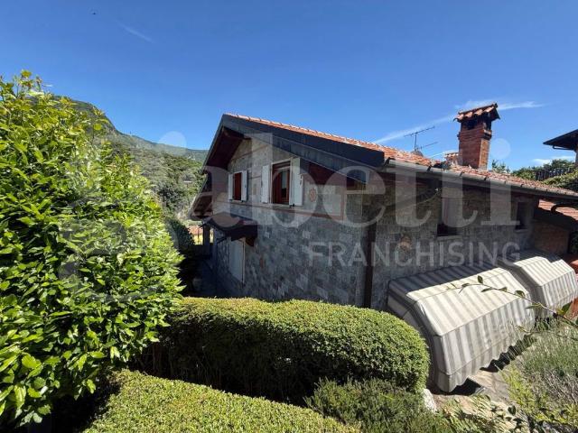 Villa in vendita a Asso CO