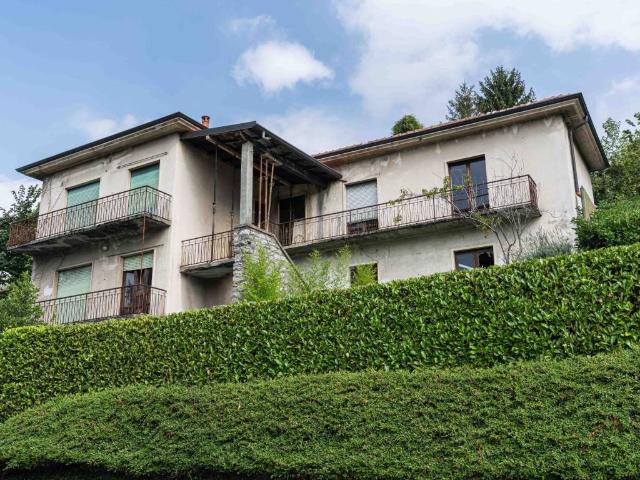 Villa in vendita a Asso CO