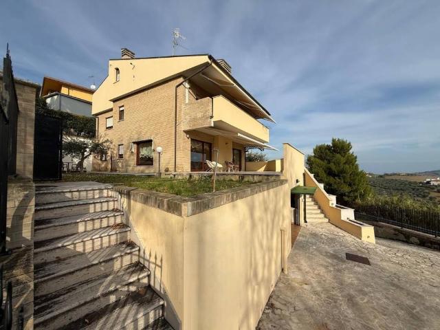 Villa in vendita a Atri TE