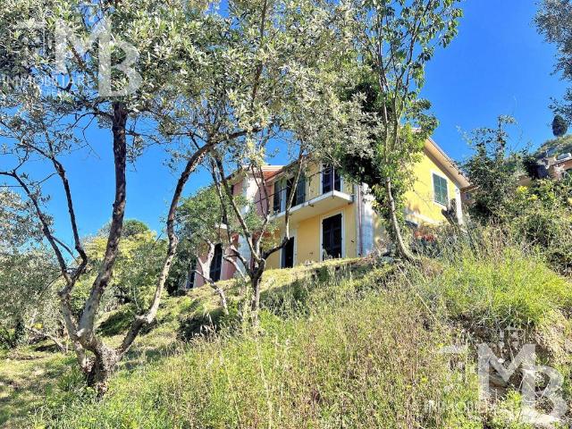 Villa in vendita a Avegno GE
