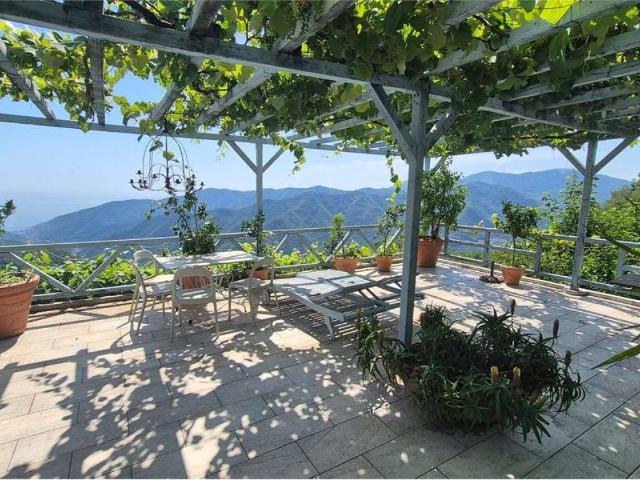 Villa in vendita a Avegno GE