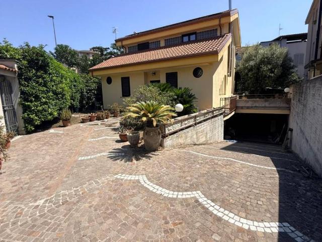 Villa in vendita a Aversa CE