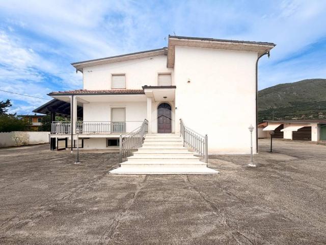 Villa in vendita a Avezzano AQ