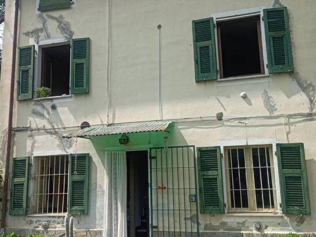 Villa in vendita a Avolasca AL