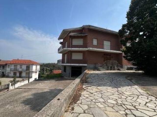 Villa in vendita a Azzano d'Asti AT