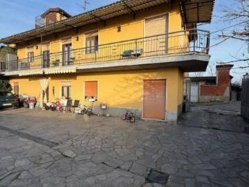 Villa in vendita a Azzano d'Asti AT