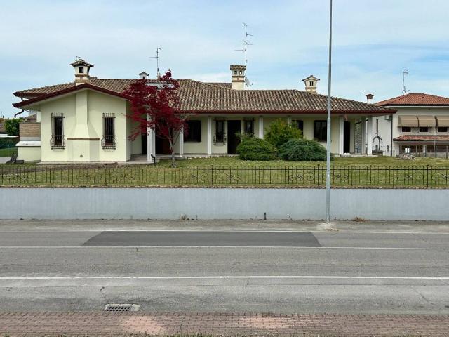 Villa in vendita a Azzano Decimo PN