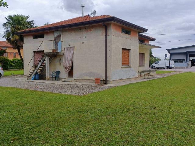 Villa in vendita a Azzano Decimo PN