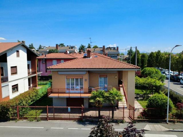 Villa in vendita a Azzano San Paolo BG