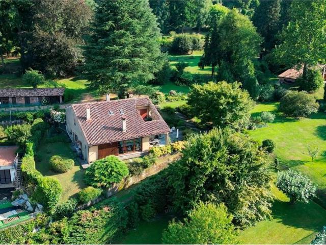 Villa in vendita a Azzate VA