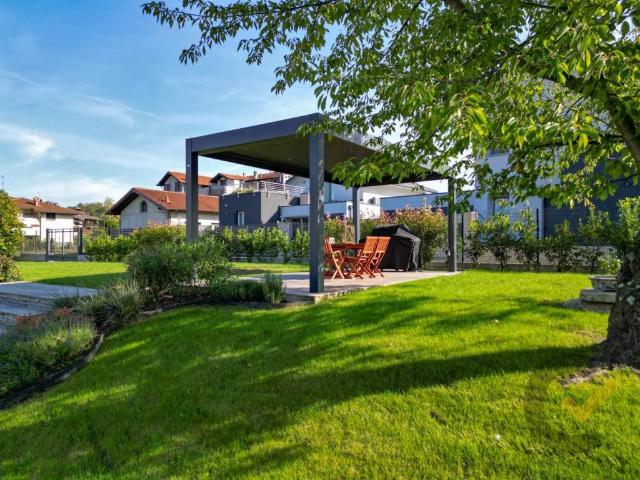 Villa in vendita a Azzate VA