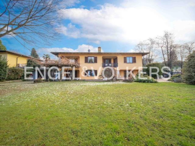 Villa in vendita a Azzate VA