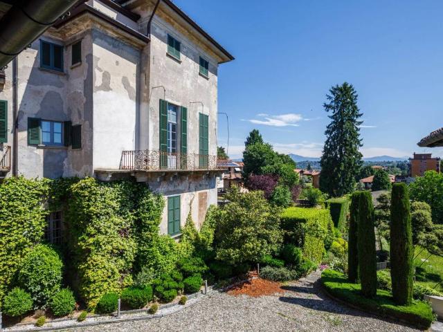 Villa in vendita a Azzate VA