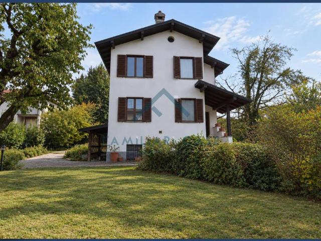 Villa in vendita a Azzate VA