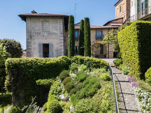 Villa in vendita a Azzate VA