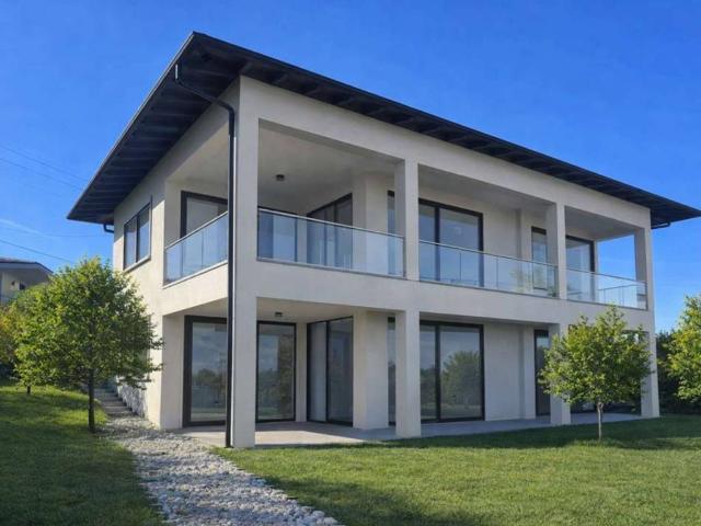 Villa in vendita a Azzate VA