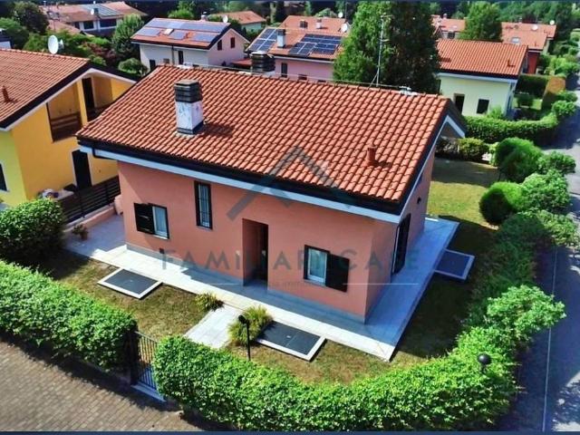 Villa in vendita a Azzate VA