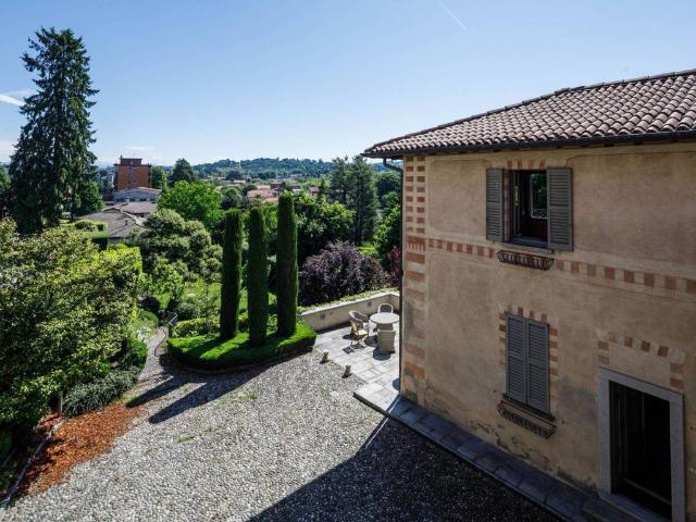 Villa in vendita a Azzate VA