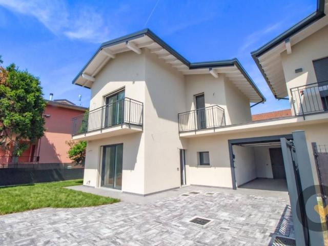 Villa in vendita a Azzate VA