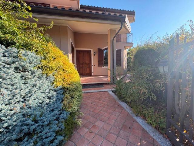 Villa in vendita a Boves CN