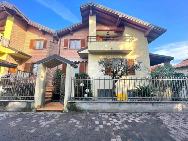Villa in vendita a Boffalora Sopra Ticino MI