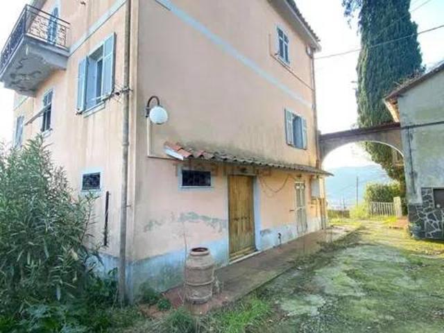 Villa in vendita a Bolano SP