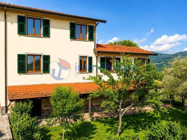 Villa in vendita a Bolano SP
