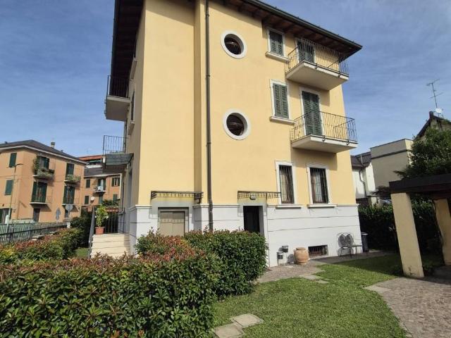 Villa in vendita a Bollate MI