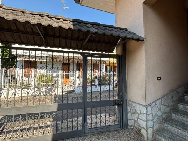 Villa in vendita a Bollate MI