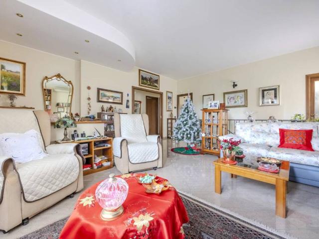 Villa in vendita a Bollate MI