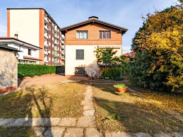Villa in vendita a Bollate MI