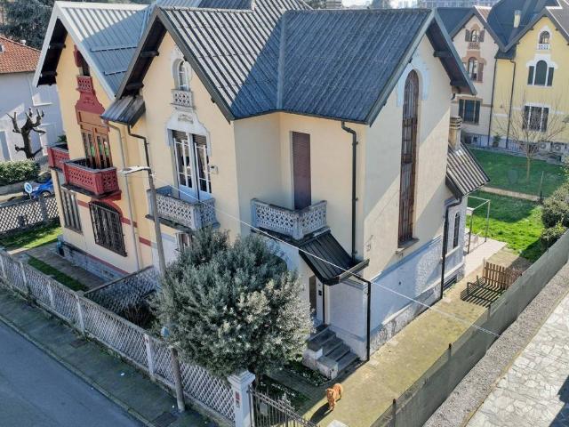 Villa in vendita a Bollate MI