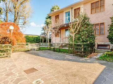 Villa in vendita a Bollate MI