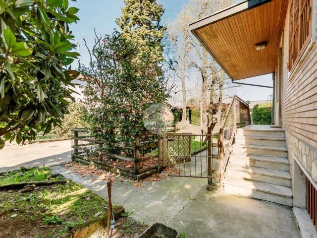 Villa in vendita a Bollate MI