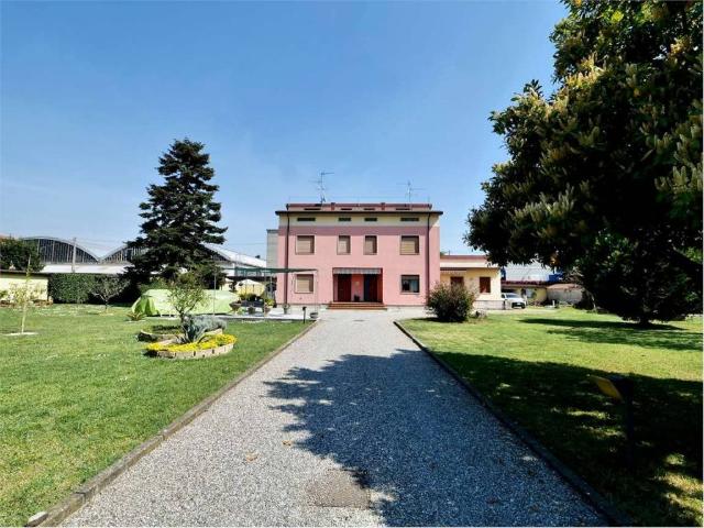Villa in vendita a Boltiere BG