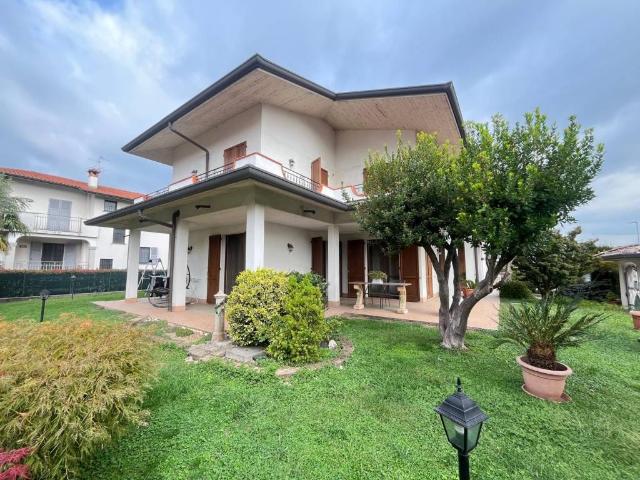 Villa in vendita a Boltiere BG