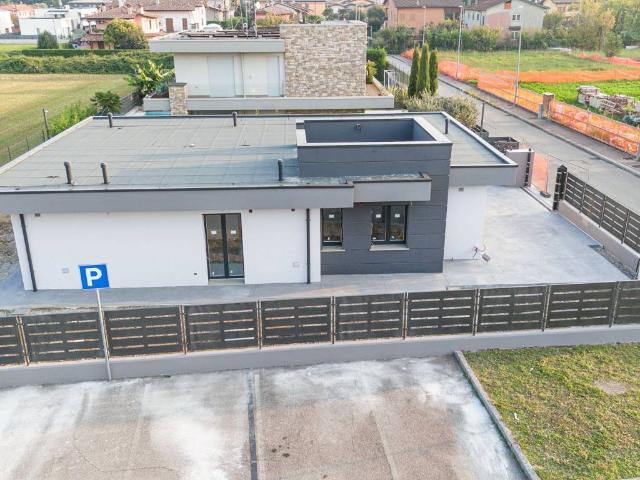 Villa in vendita a Boltiere BG